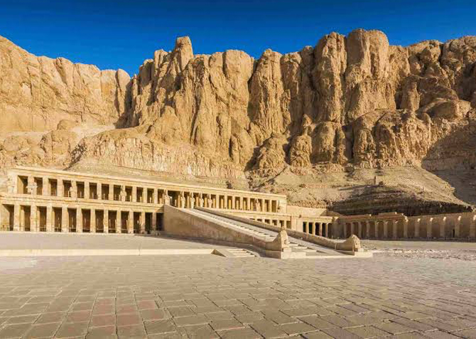 From Hurghada: Day Trip to Valley of the Kings in Luxor